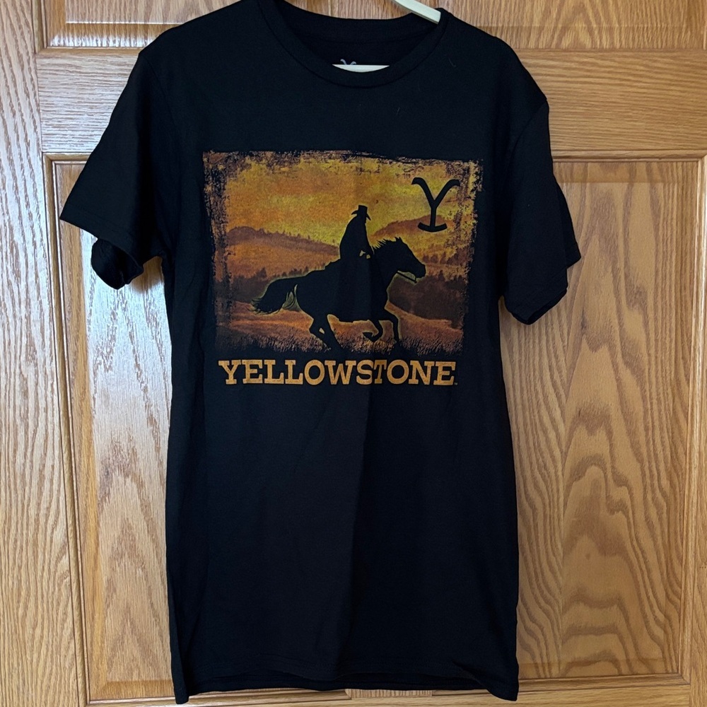 NWOT Yellowstone Black Short Sleeve Tee
